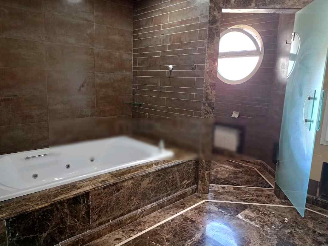Villa de standing à louer pour vos vacances à Ain Diab. 5 pièces confortables. Vue imprenable sur la mer, double vitrage
