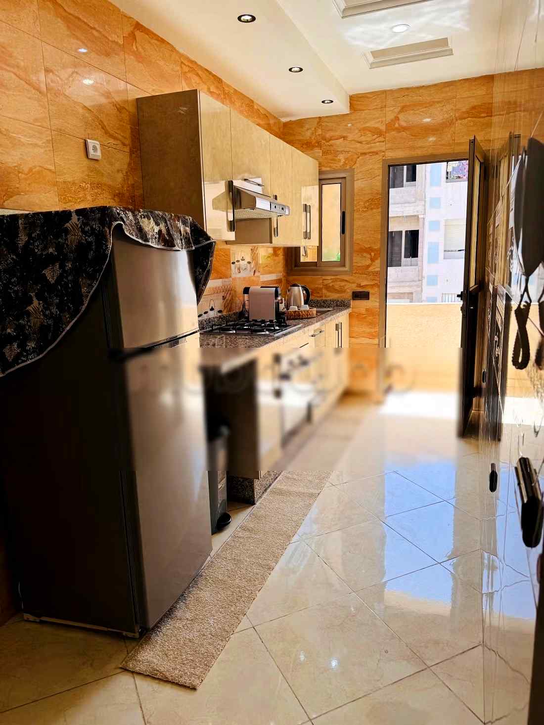 Appartements à louer dans le quartier Mohammedi. Superficie totale de 60 m². Salon authentique, antenne parabolique.