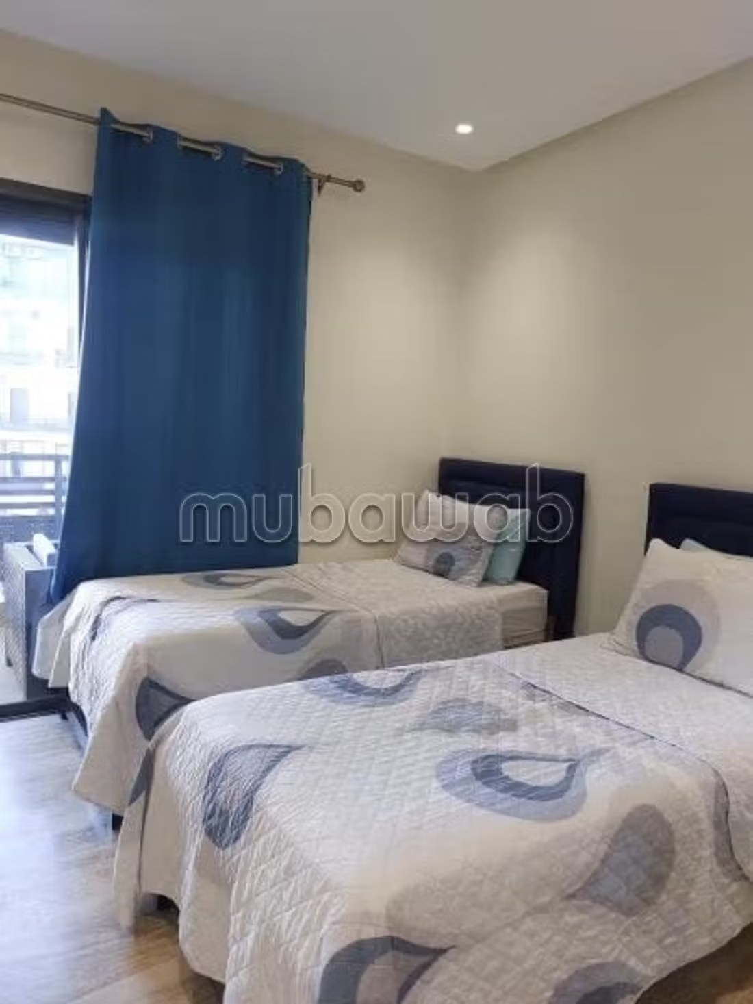 Location d'un appartement à Hay Mohammadi. 
3 belles chambres. 
Antenne parabolique et Porte blindée