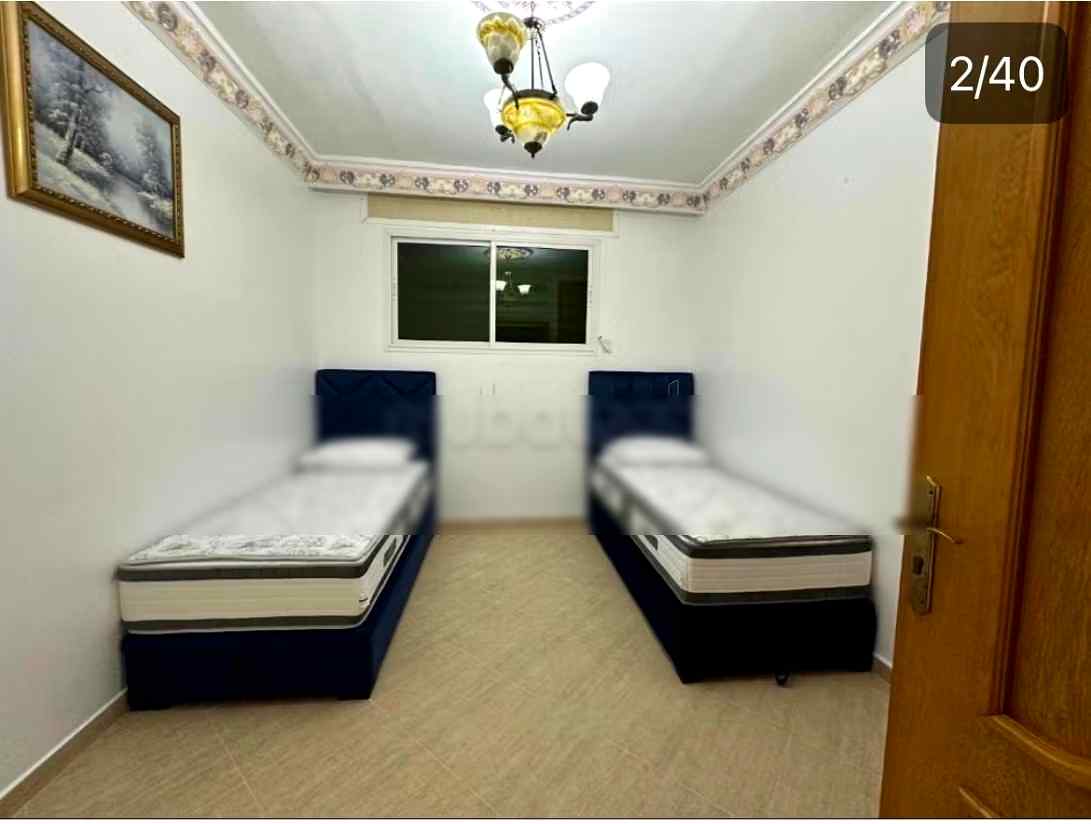 Villa de standing à louer pour vos vacances à M'Diq. 3 chambres agréables. Places de stationnement et jardin