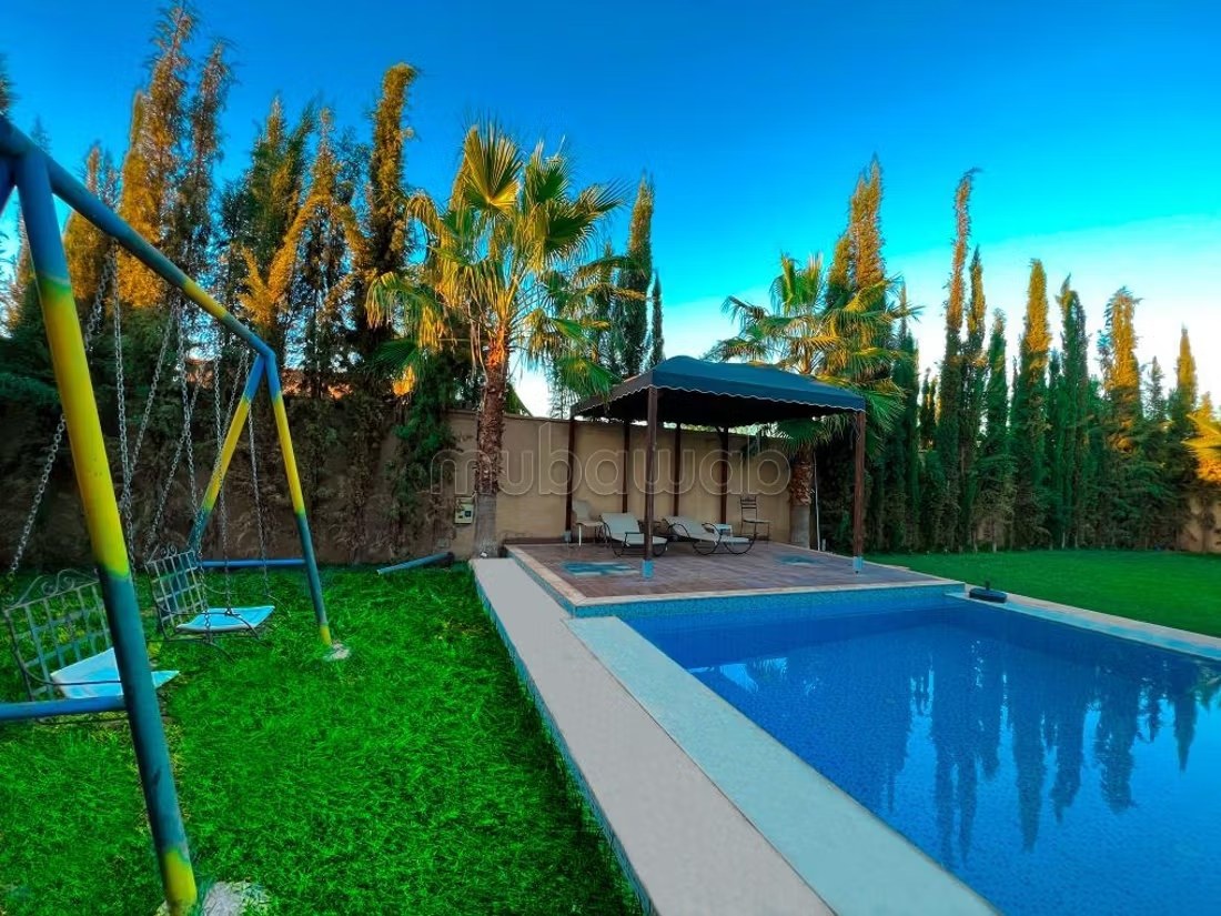 Belle Villa Avec Grande Jardin