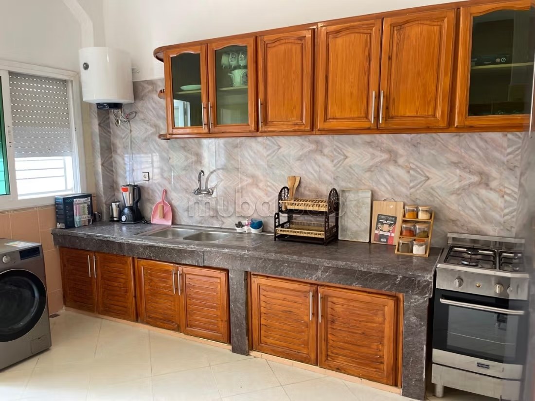 Appartements à louer à Narjis. 
6 grandes pièces. 
Antenne parabolique, résidence sécurisée