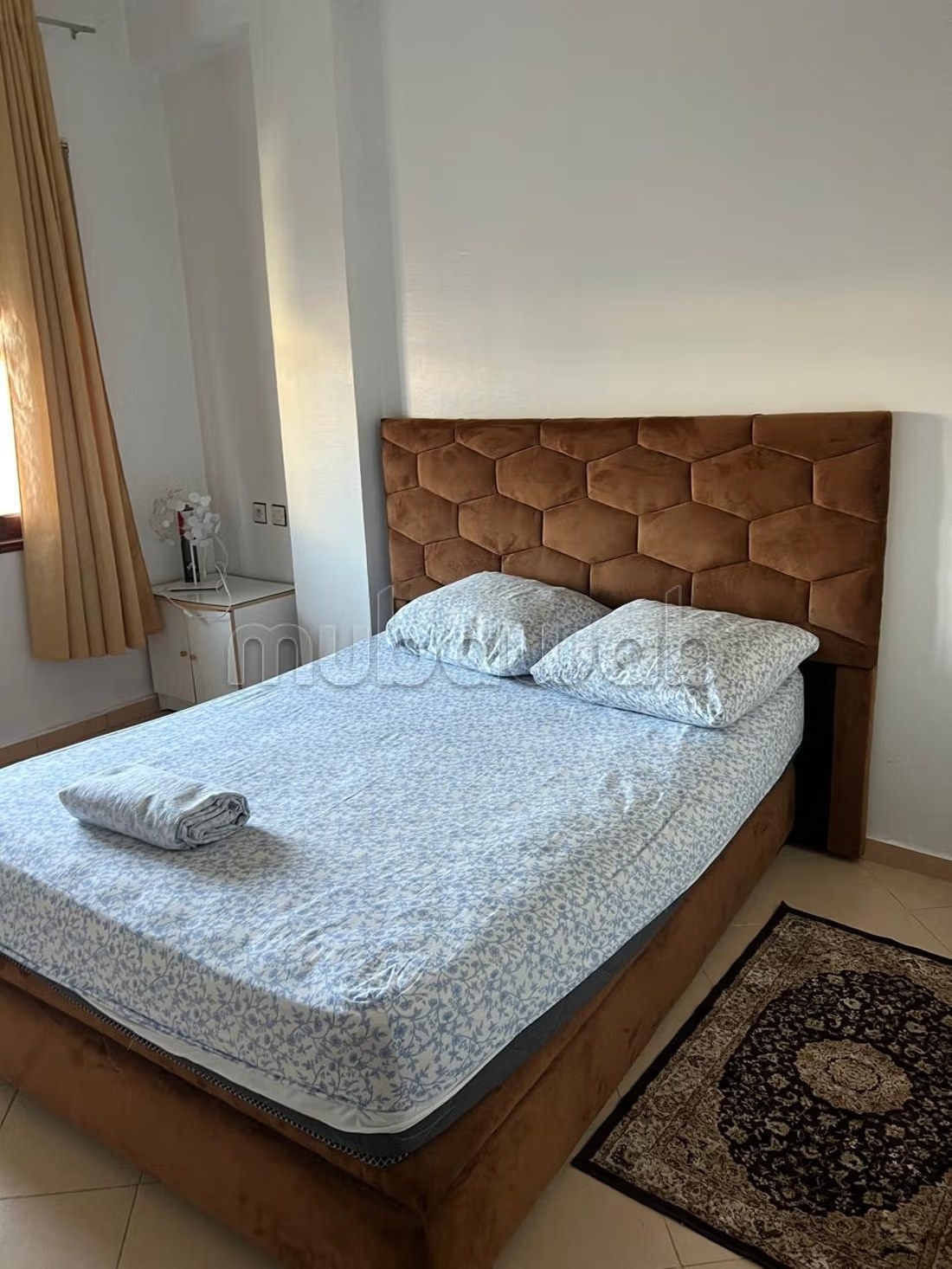 Location d'un appartement à Marjane. 2 pièces confortables. Cuisine bien équipée