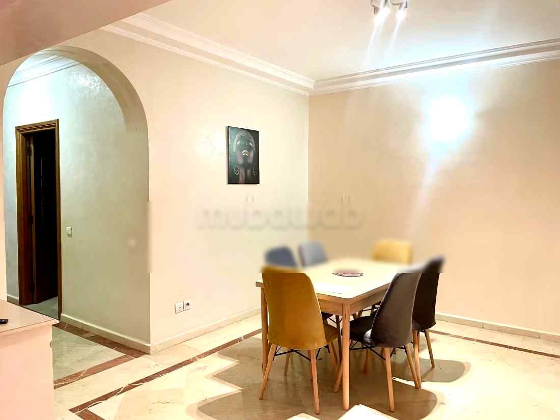 Location saisonnière à Guéliz. 2 chambres. Salon traditionnel marocain, résidence sécurisée