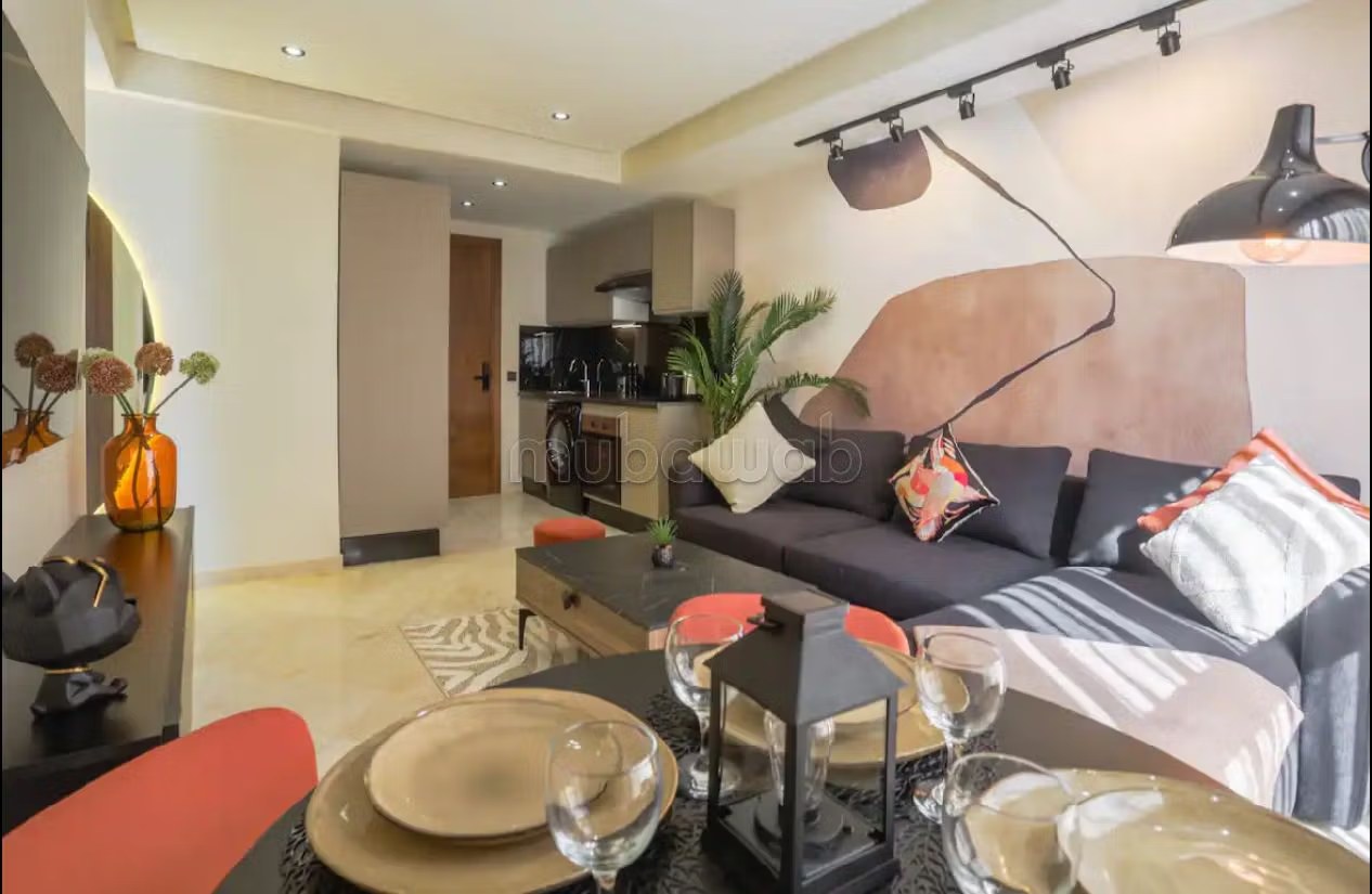 Appartement ensoleillé avec balcon dans le quartier animé de Casablanca