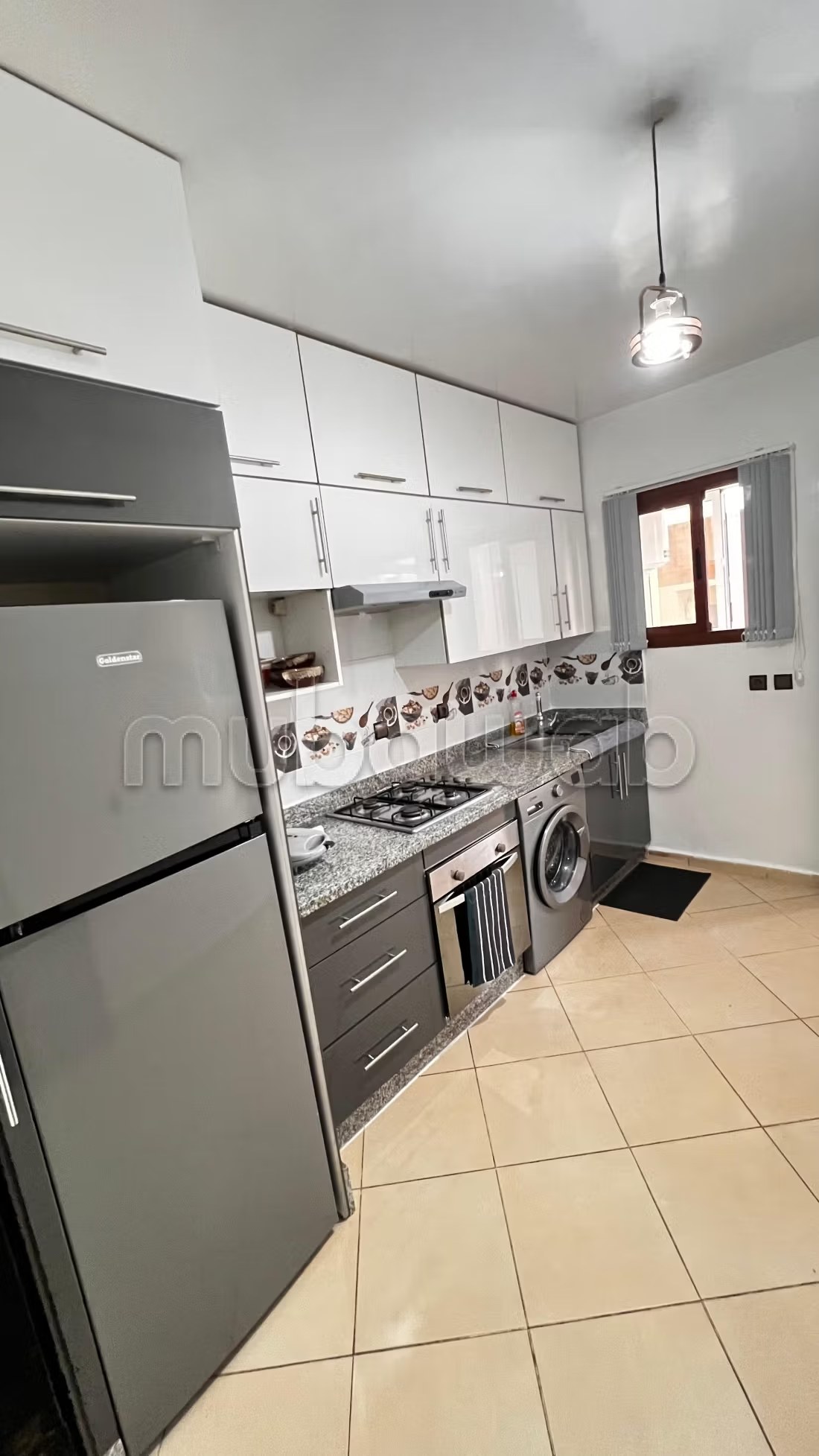 Location d'un appartement à Hay Salam.
Surface de 80 m².
Ascenseur et garage