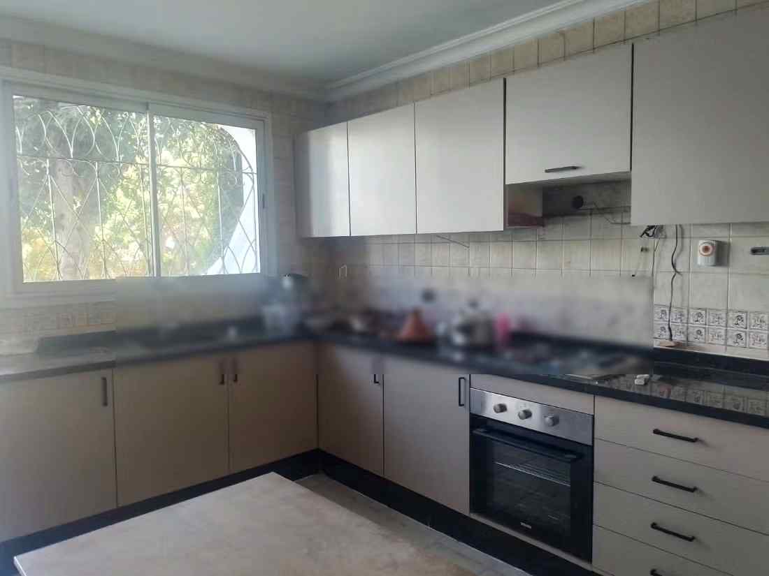 Location saisonnière villa haut standing à Ain Diab. 5 chambres. Terrasse et jardin