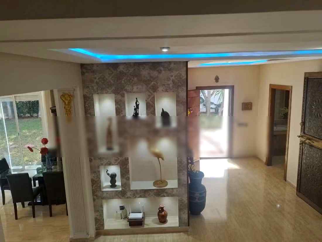 Location saisonnière villa haut standing à Ain Diab. 5 chambres. Terrasse et jardin