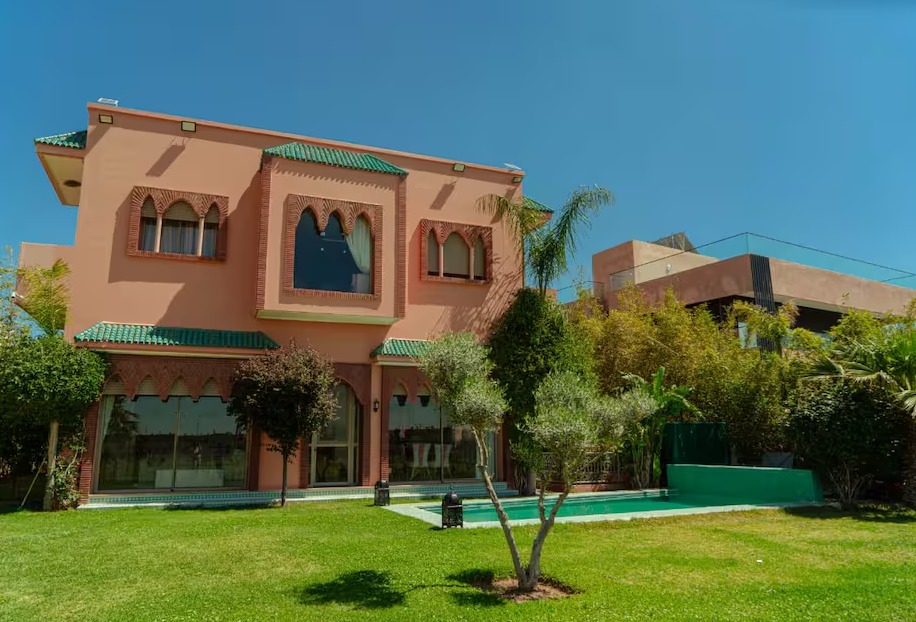 Superbe villa riad à Marrakech, vue sur le golf en façade