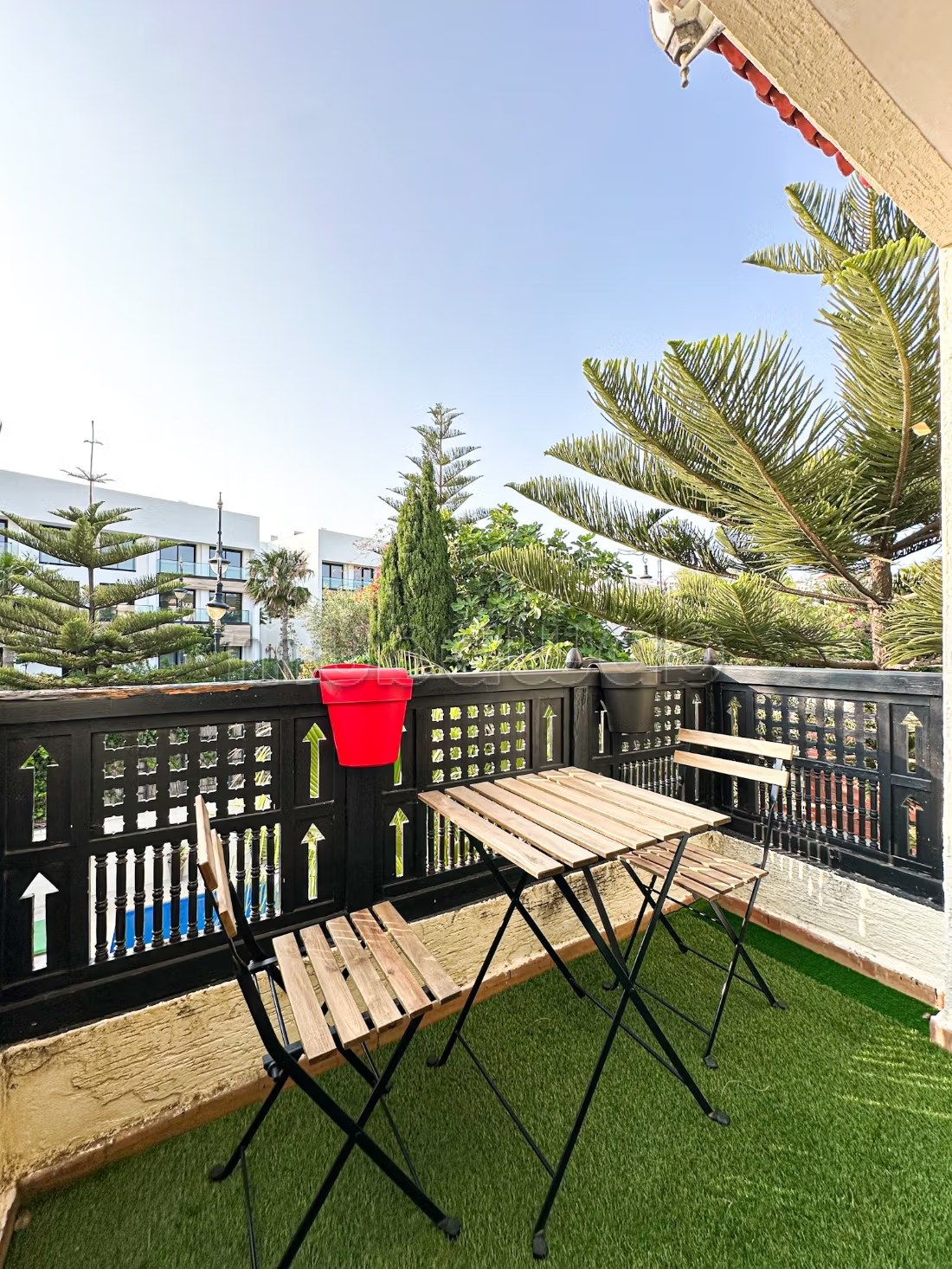 Villas de luxe à louer à Malabata. Superficie 500 m². Places de parking et terrasse