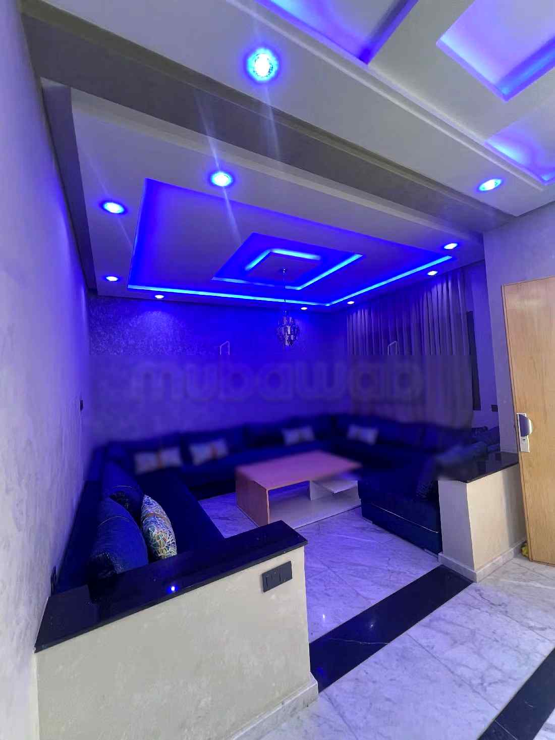 Location saisonnière villa haut standing à Route de Tahanaout. Superficie 410 m². Vue exceptionnelle sur la montagne, Fenêtres en double vitrage