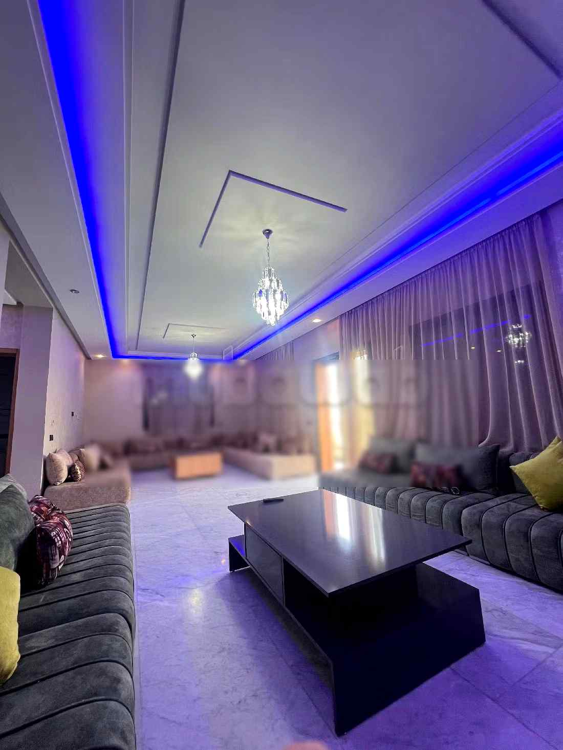Location saisonnière villa haut standing à Route de Tahanaout. Superficie 410 m². Vue exceptionnelle sur la montagne, Fenêtres en double vitrage - Photo 4