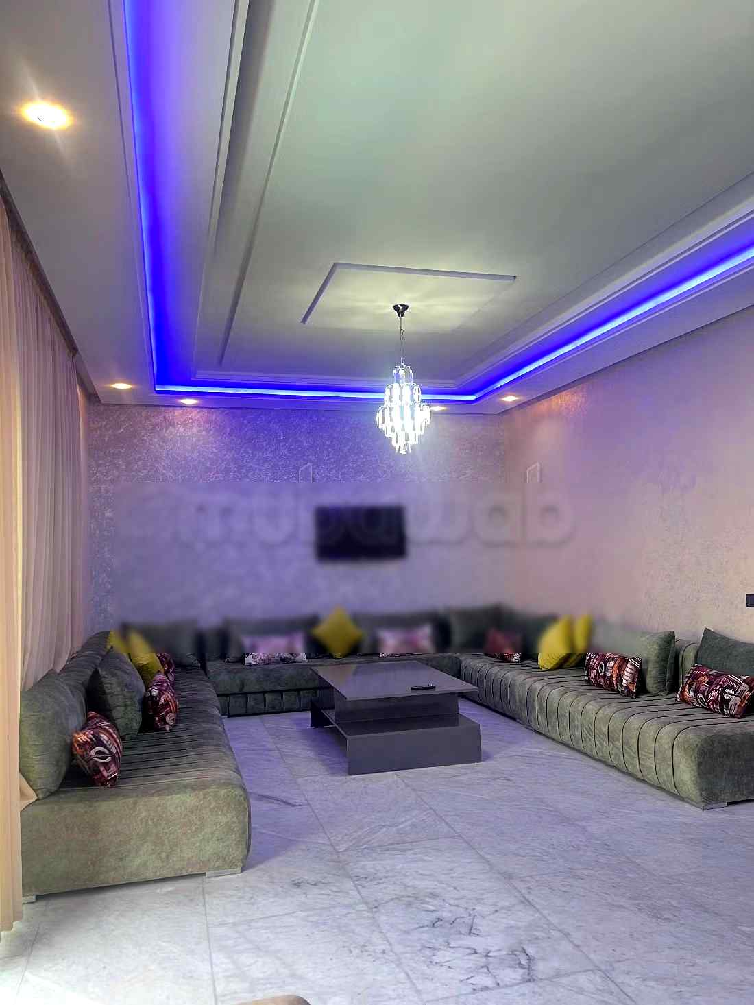 Location saisonnière villa haut standing à Route de Tahanaout. Superficie 410 m². Vue exceptionnelle sur la montagne, Fenêtres en double vitrage - Photo 3