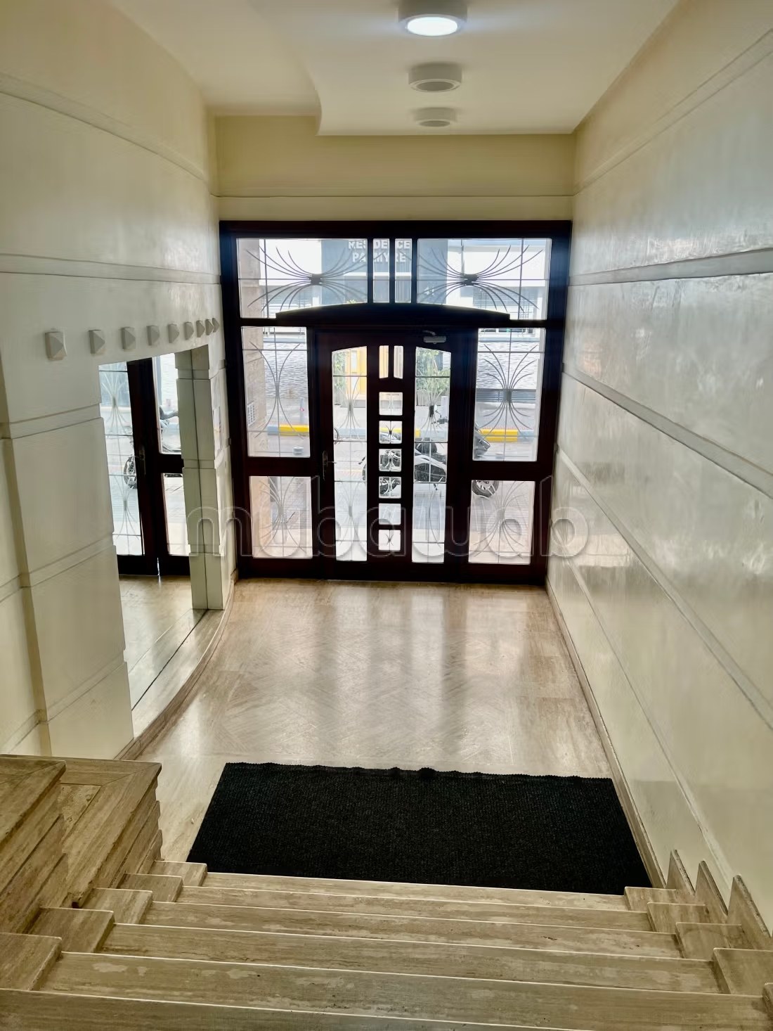 Location d'un appartement à Bourgogne Est. Superficie 55 m². Salon traditionnel marocain, résidence sécurisée