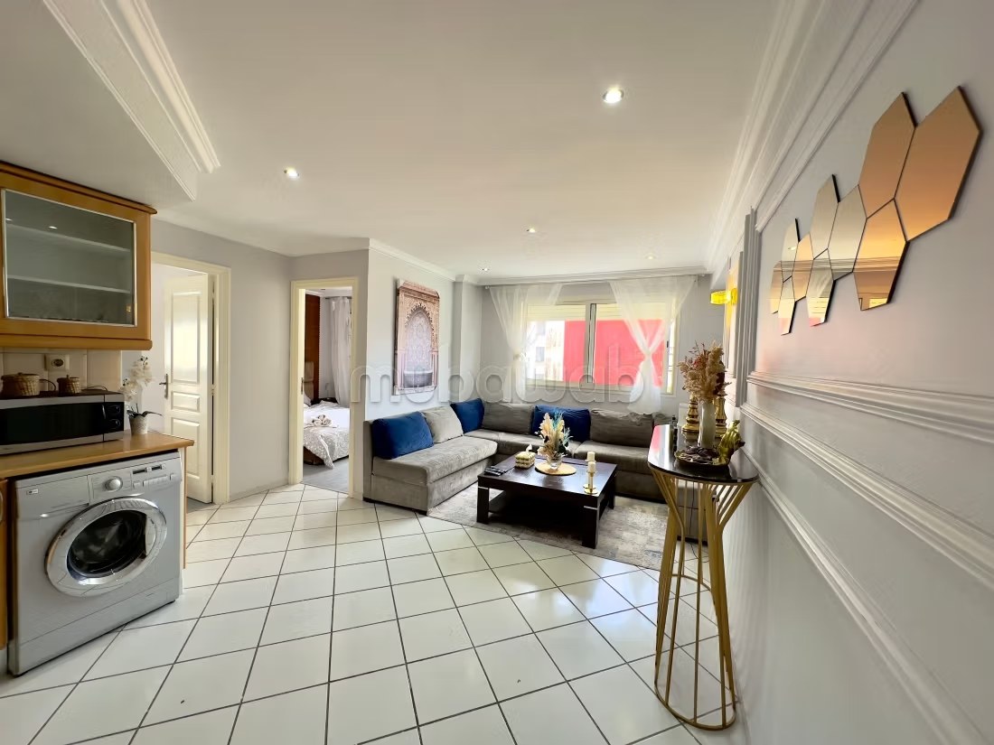 Location d'un appartement à Bourgogne Est. Superficie 55 m². Salon traditionnel marocain, résidence sécurisée